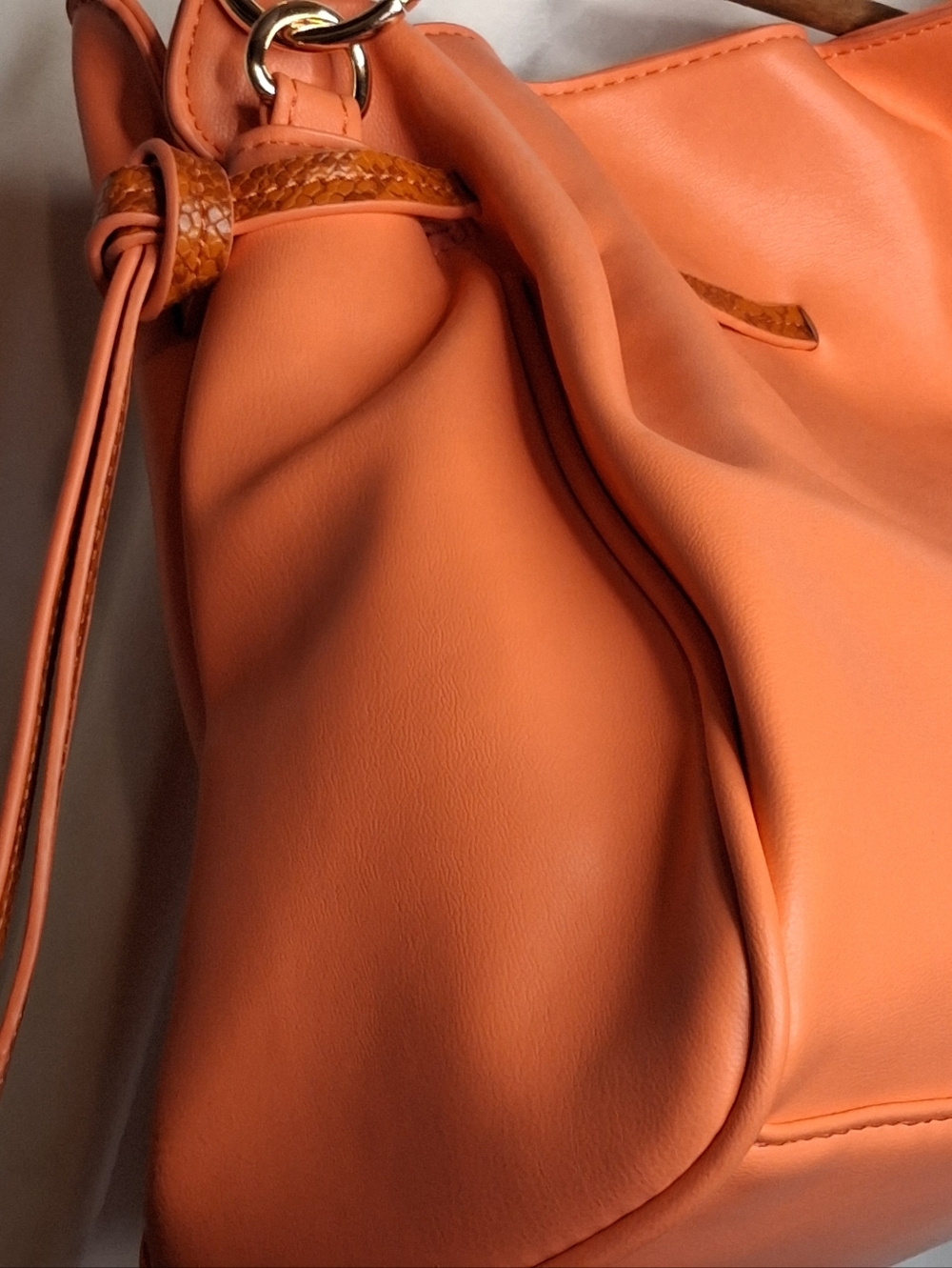 Badgley Mischka Solid/Snake Combo Shouldet Bag Vibrant Coral Ruched Adj Strap - Picture 7 of 10